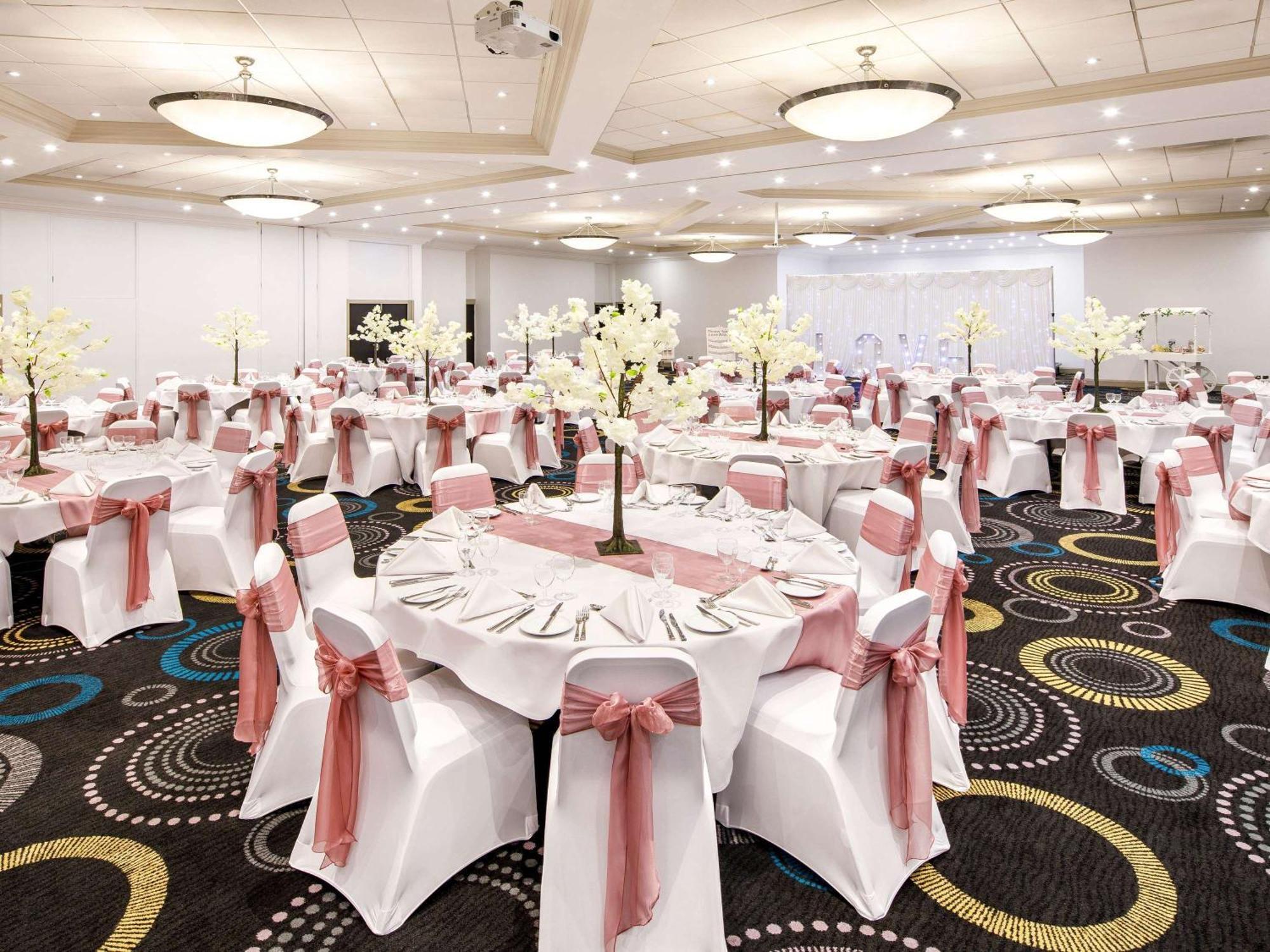 Mercure Telford Centre Hotel Esterno foto