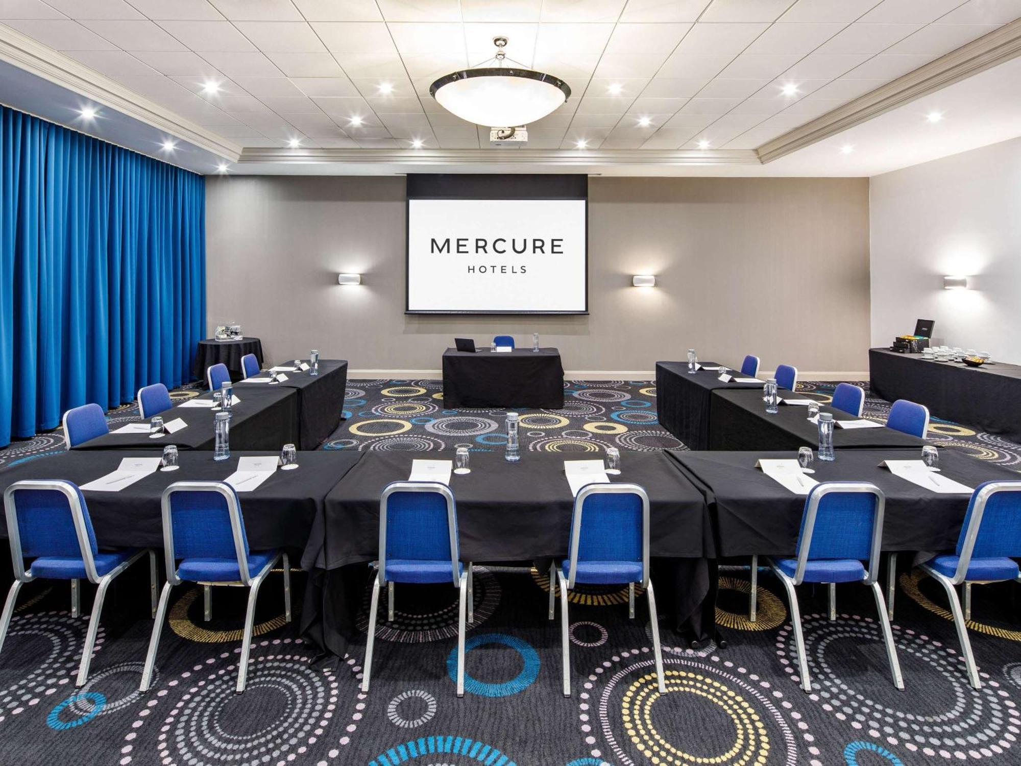 Mercure Telford Centre Hotel Esterno foto