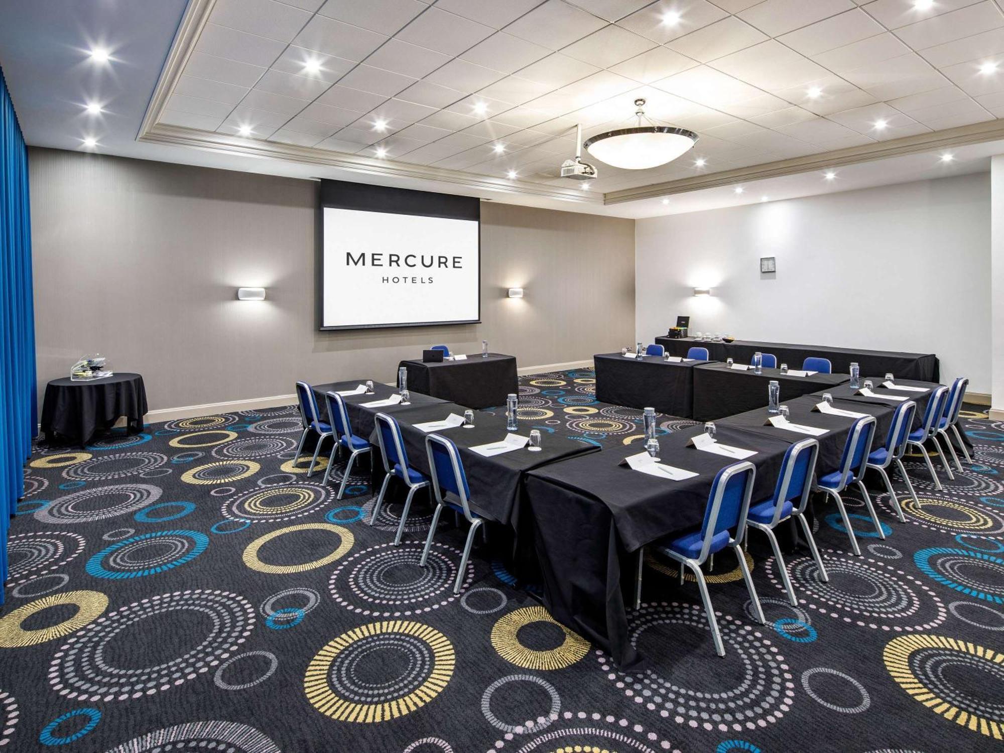 Mercure Telford Centre Hotel Esterno foto