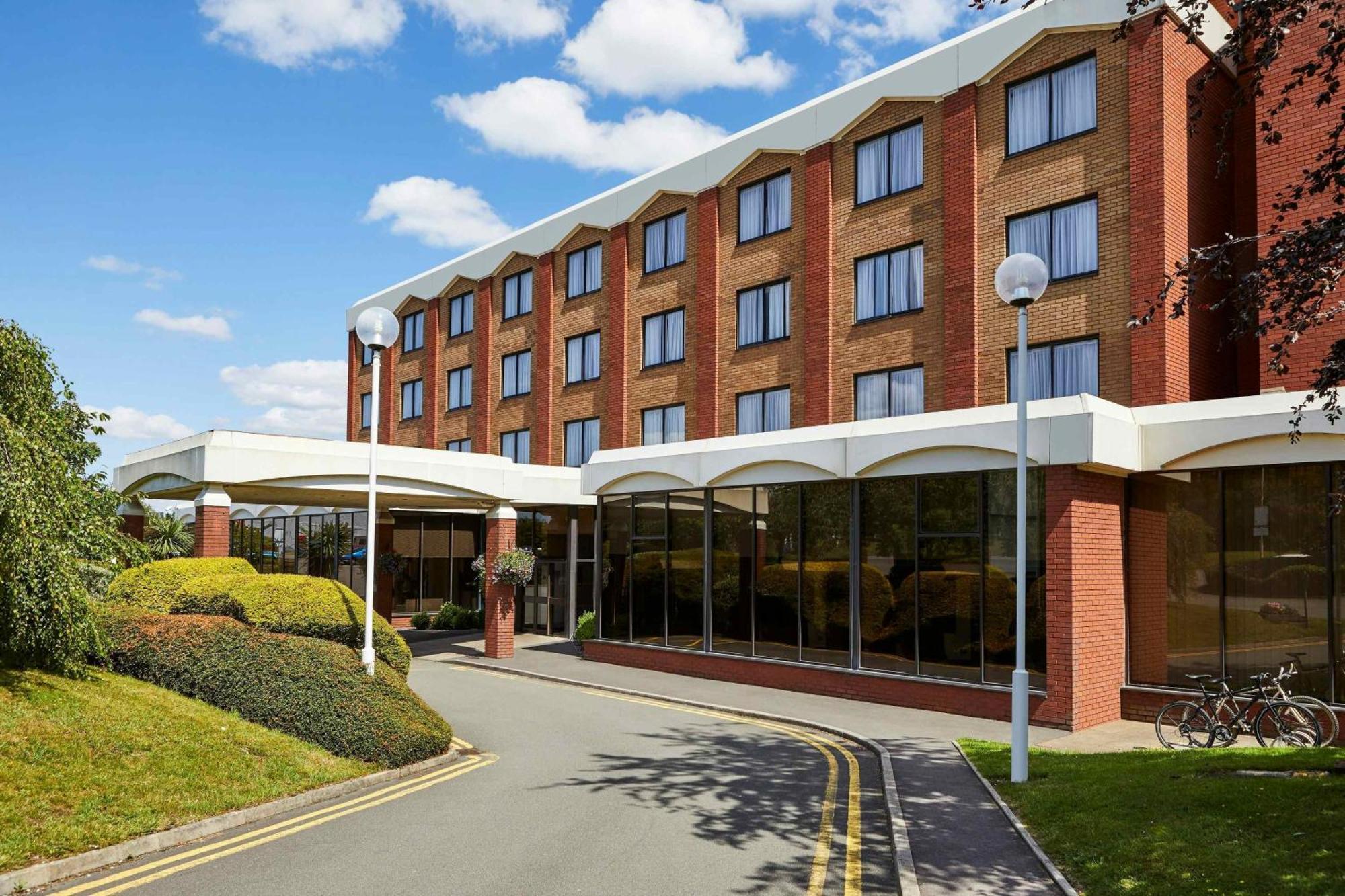 Mercure Telford Centre Hotel Esterno foto
