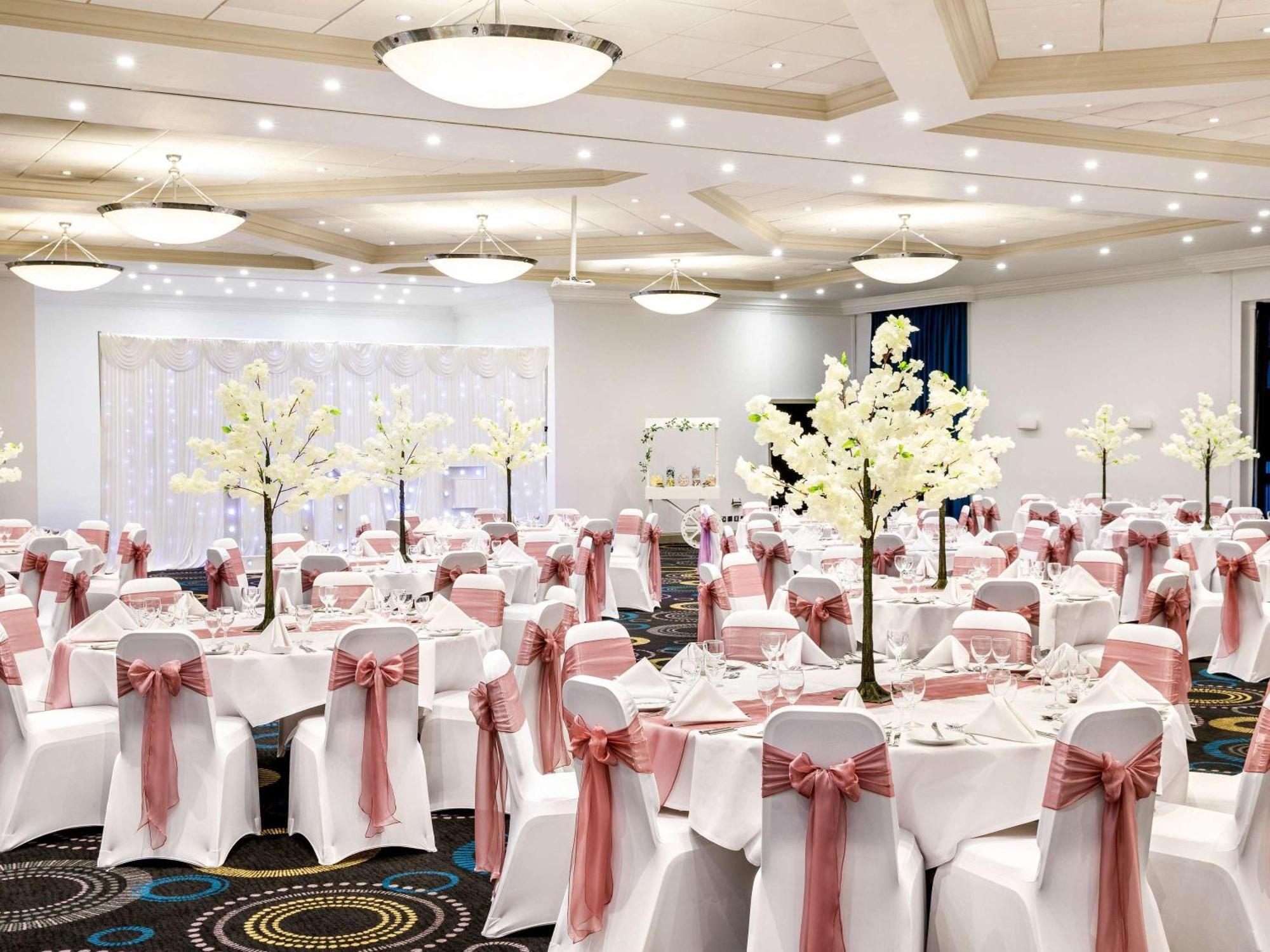 Mercure Telford Centre Hotel Esterno foto